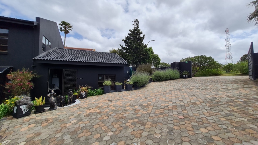 10 Bedroom Property for Sale in Dana Bay Western Cape